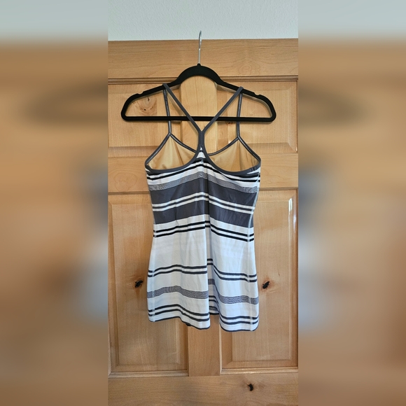 LULULEMON power Y tank - Picture 2 of 6